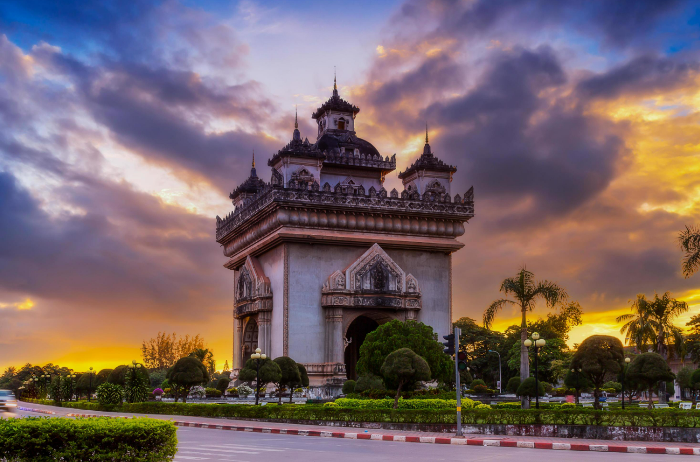Khám phá đất nước triệu voi